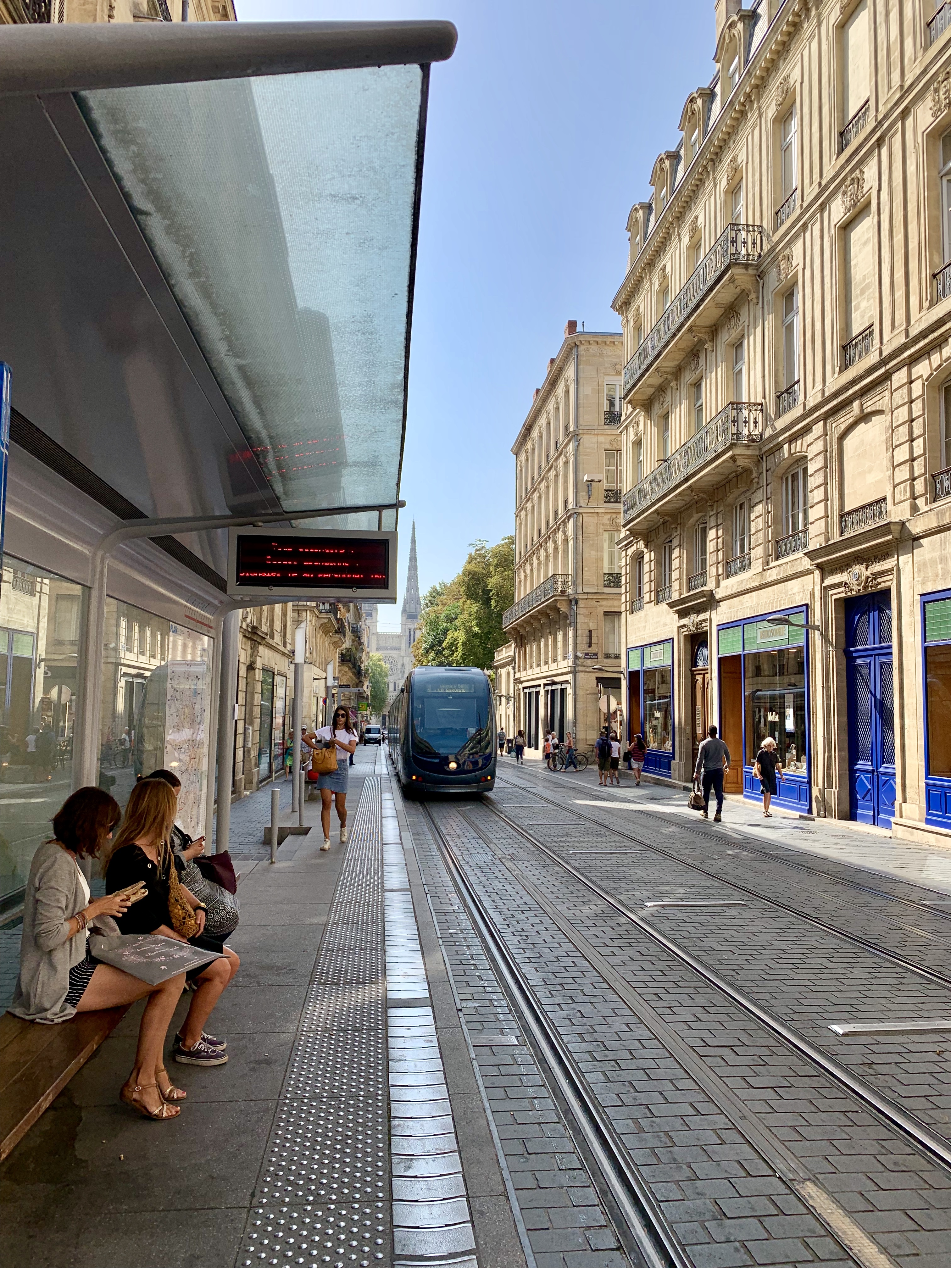 Bordeaux wireless tram tracks