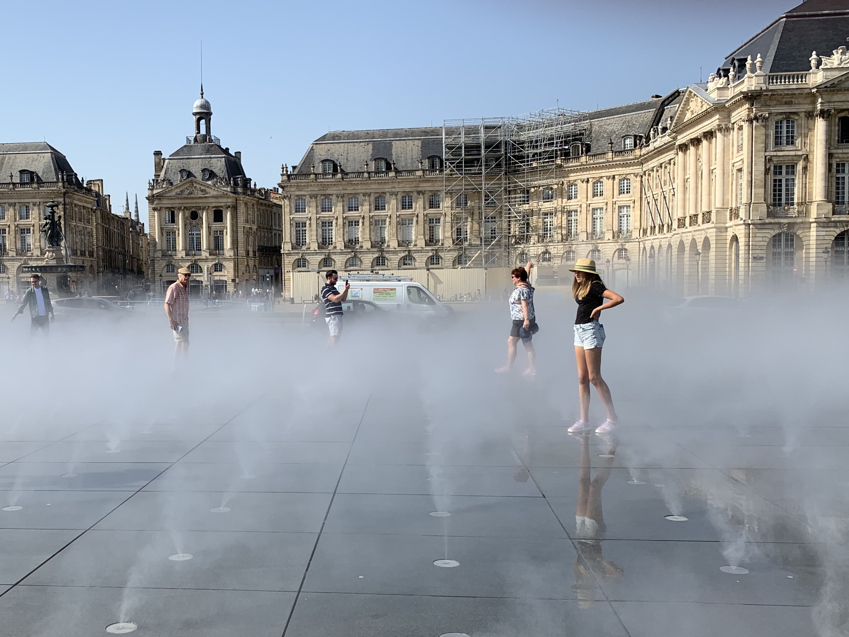 Miroir d'eau with mist