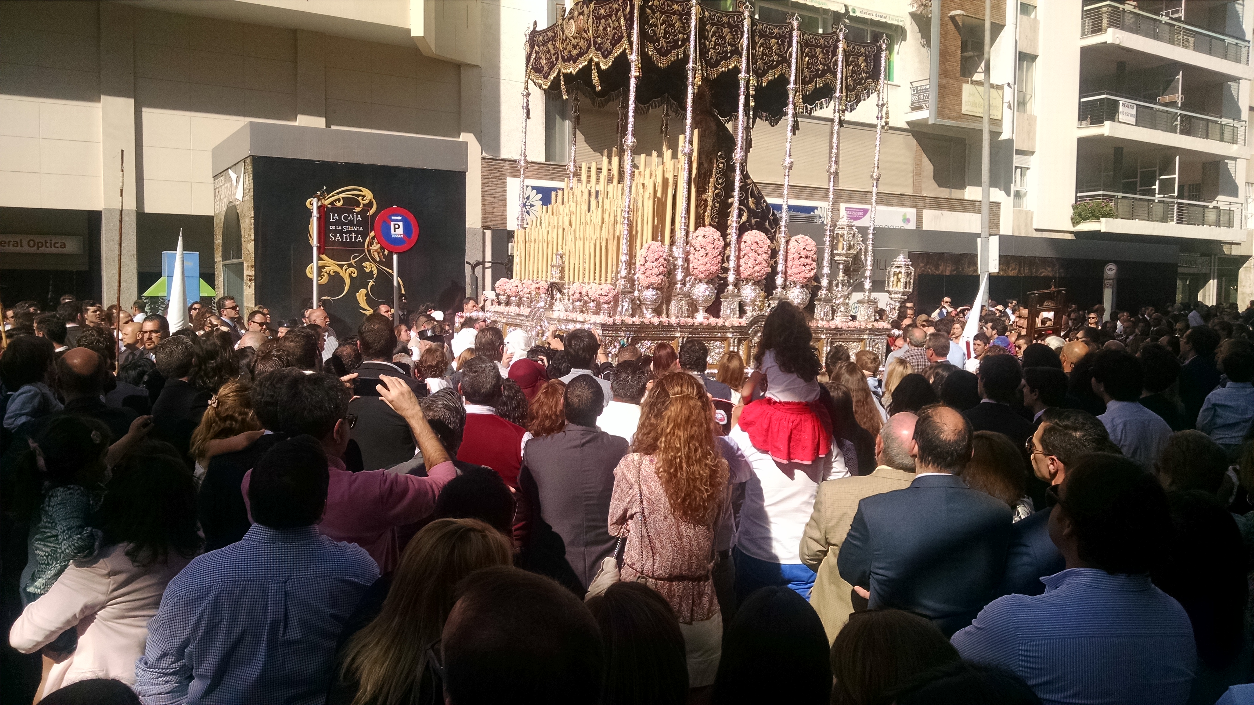 Semana Santa crowd - Gamesforlanguage.com