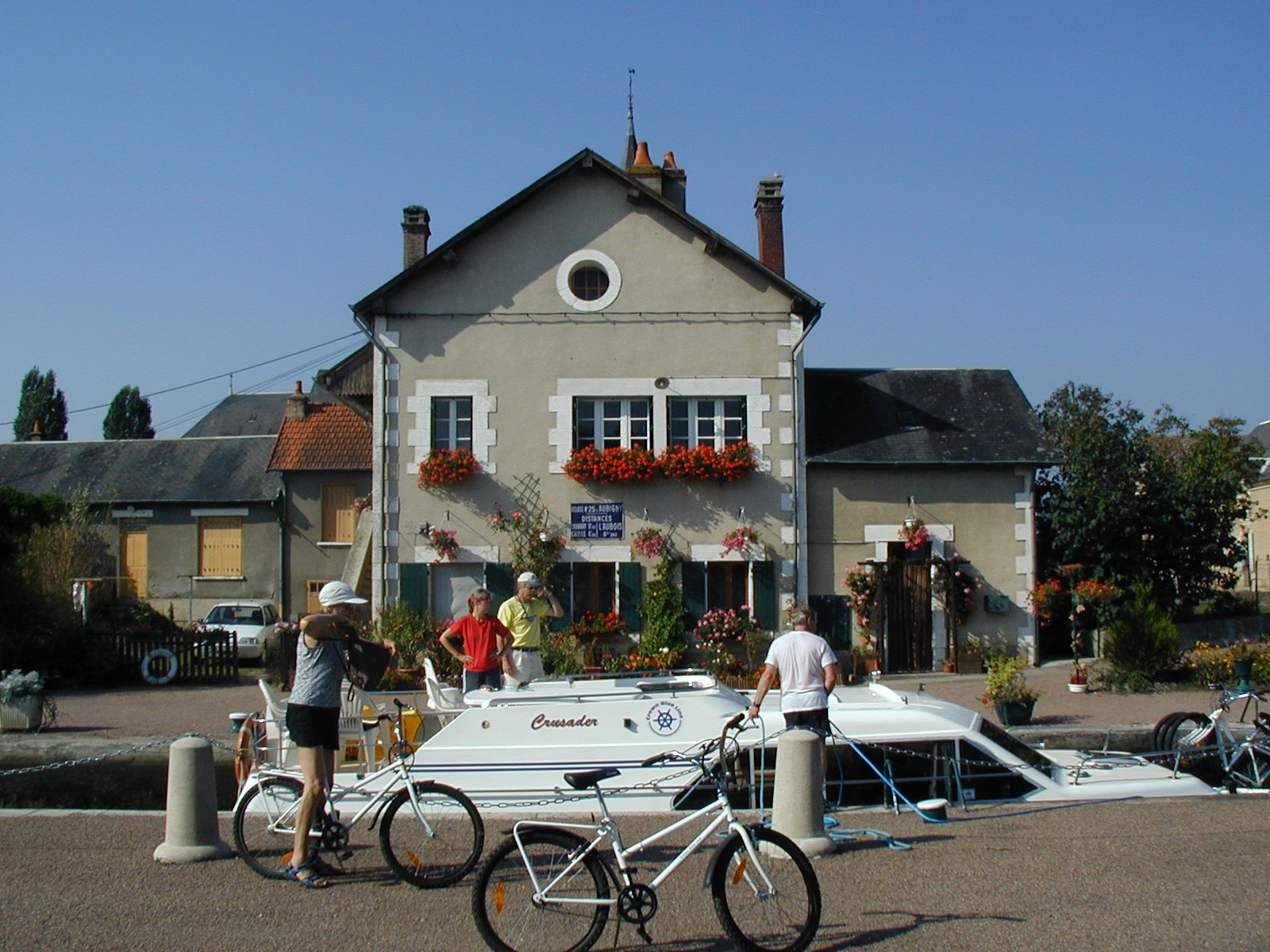 In lock unloading bikes