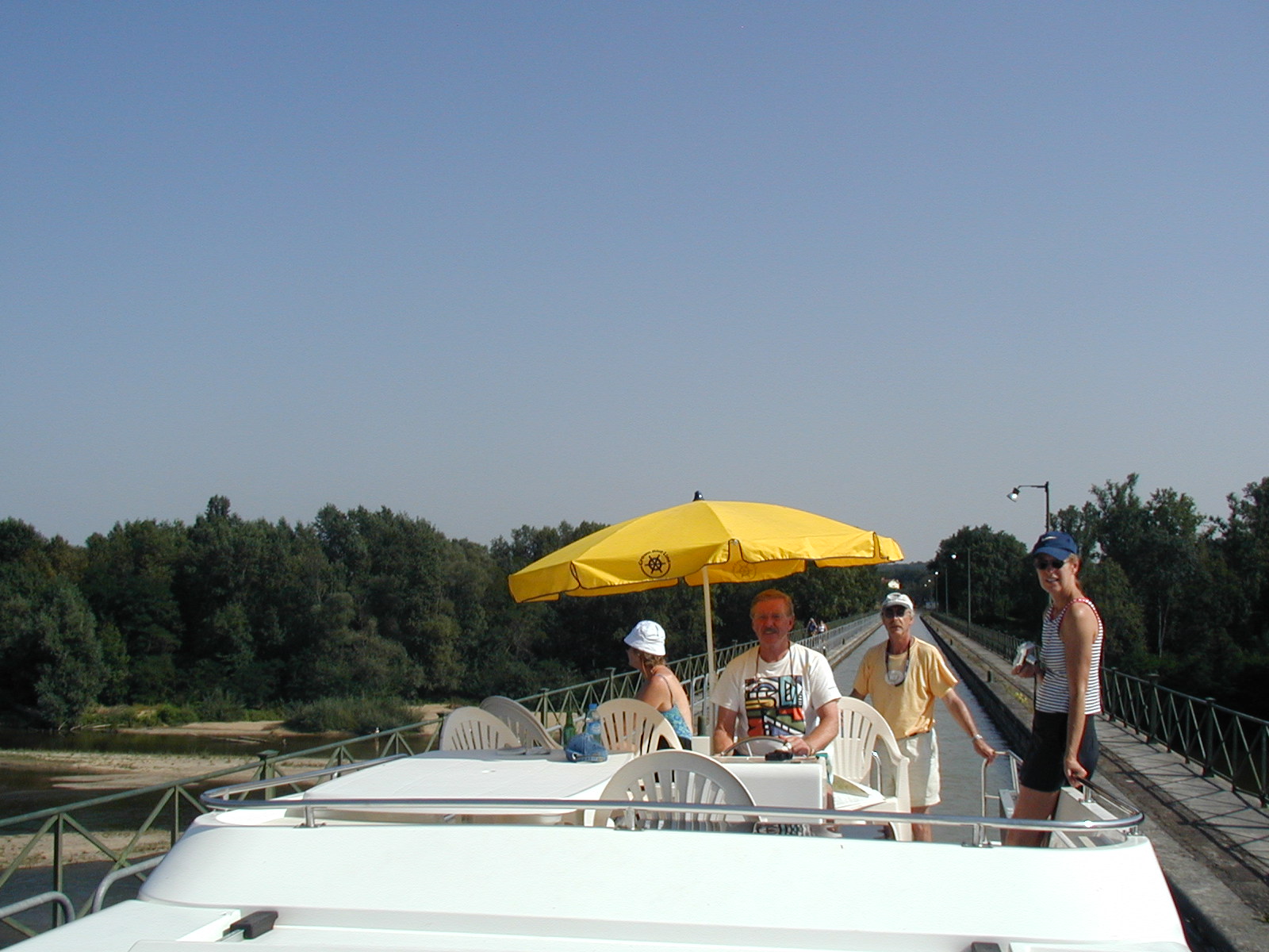 on the Pont Canal du Guétin