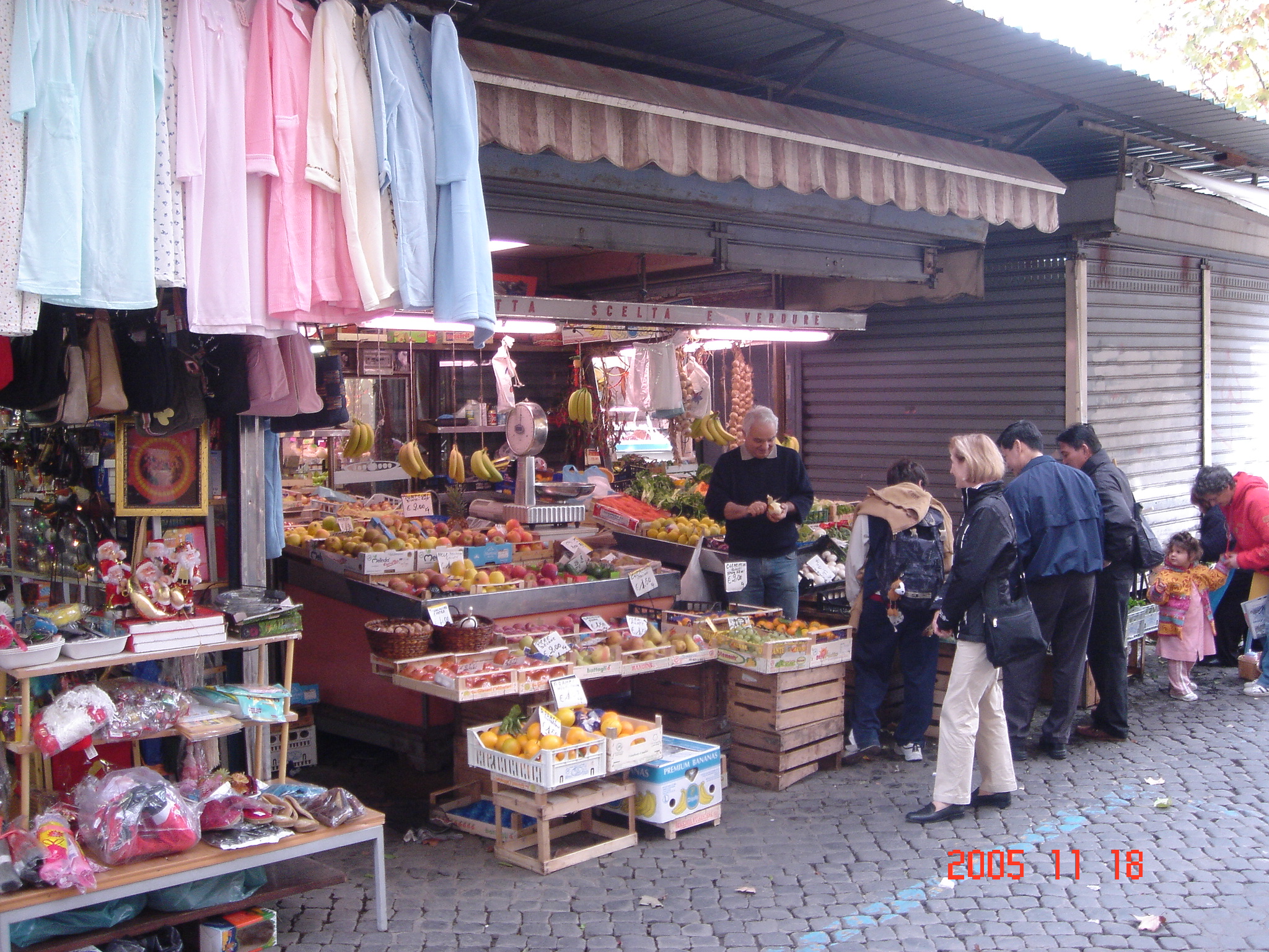 Trastevere vegetable stand