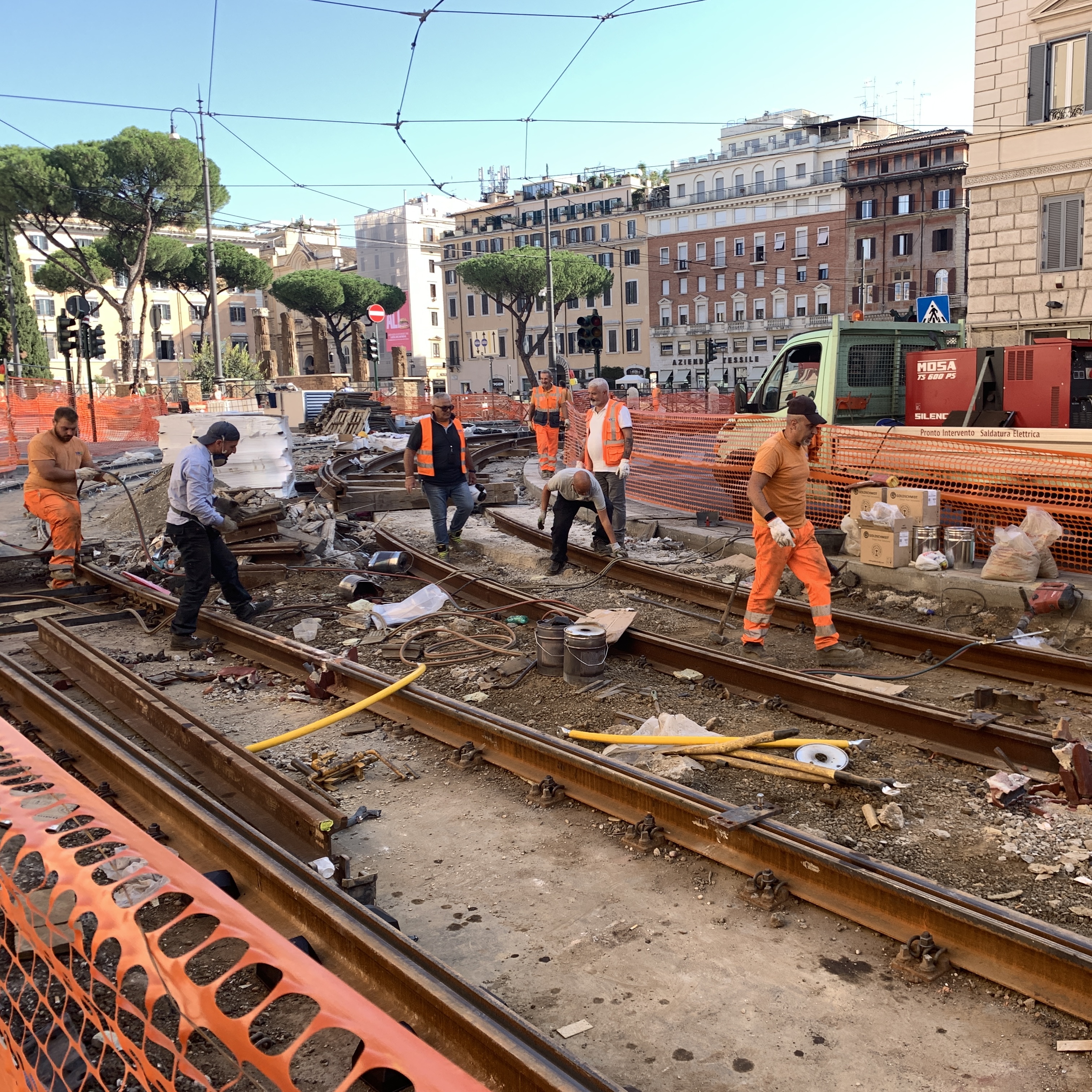 Gamesforlanguage.com Workers in Rome